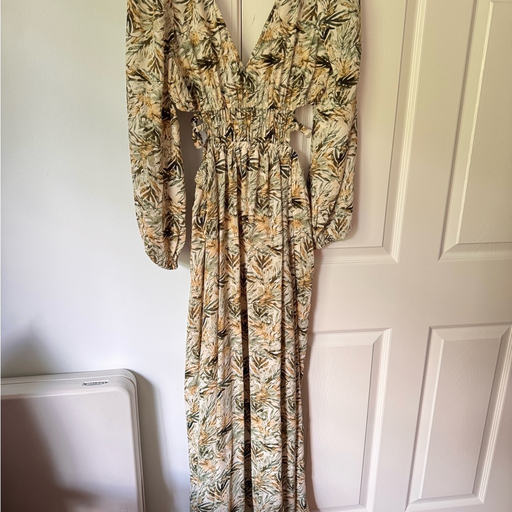 Entro Floral V-Neck Long Sleeve Maxi Dress in Green and Cream- Small